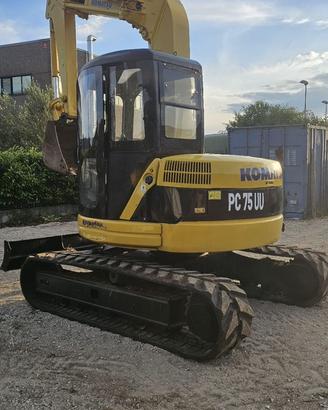 KOMATSU PC 75