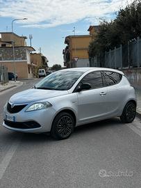 Lancia ypsilon 1.2 Gpl