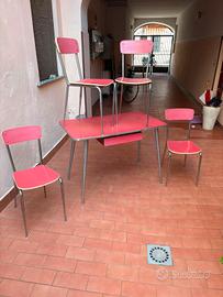 sedie e tavolo Vintage in formica rosa 
