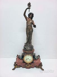 Scultura con orologio e base marmo