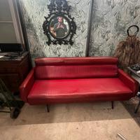 Divano design anni 50 pelle rossa
