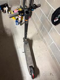 Segway Ninebot coppia monopattino E25A ES2