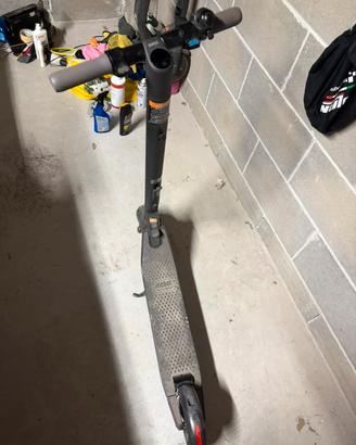 Segway Ninebot coppia monopattino E25A ES2