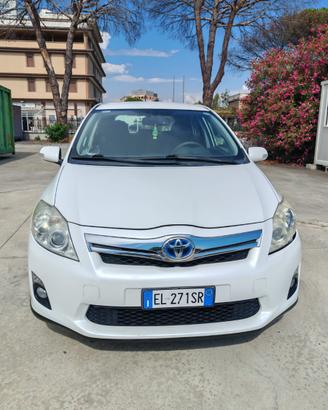 Auris Hybrid