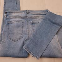 Moschino Jeans