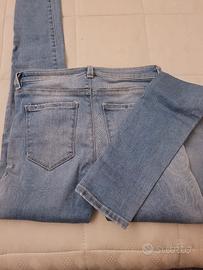  Moschino Jeans