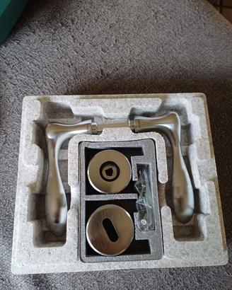 Maniglie porta ottone satinato