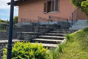 Villa (fuori Torino) con ampio giardino
