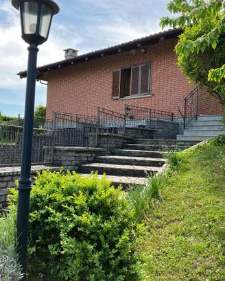 Villa (fuori Torino) con ampio giardino