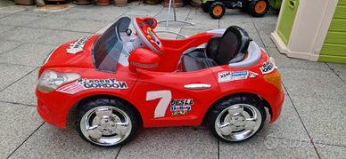 Macchinina a motore per bambini