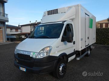 Iveco Daily 60C15 isotermico con sponda caricatric