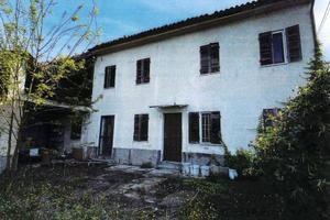 Immobile in asta di 220 m² con 4 locali e box auto