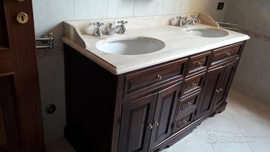 Bagno in noce e marmo travertino