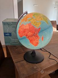 Mappamondo con luce e interruttore by Nova Rico