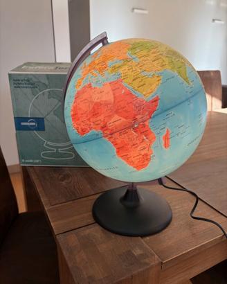 Mappamondo con luce e interruttore by Nova Rico