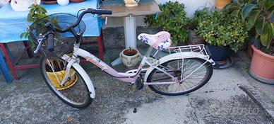 bicicletta ragazza e uomo