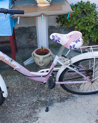 bicicletta ragazza e uomo