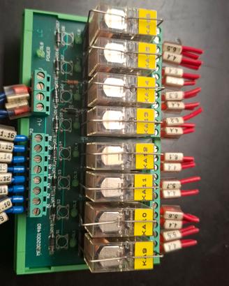 interfaccia con 8 rele ingresso 24 volt 
