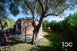Villetta caposchiera con giardino privato