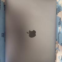 MacBook pro 13" touch bar