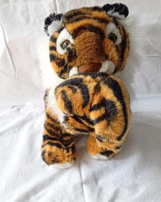 Peluche tigre con tigrotto in bocca