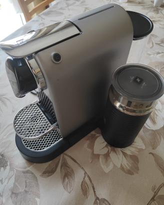 Macchina ceffe Nespresso Citiz e montalatte