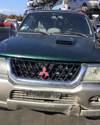 Mitsubishi pajero anno 02