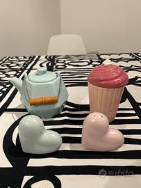 Teiera, tazza, set sale e pepe come nuovi