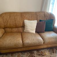 Divano e 2 poltrone in pelle