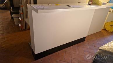 Bancone reception usato bianco laccato