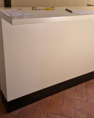 Bancone reception usato bianco laccato