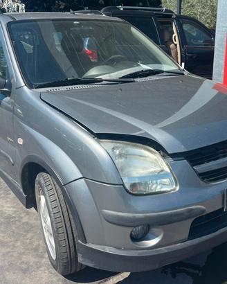 SUZUKI IGNIS per ricambi usati
