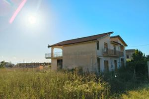 Villa indipendente da ristrutturare