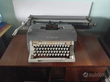 Macchina da scrivere Olivetti 98