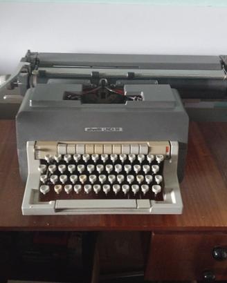 Macchina da scrivere Olivetti 98