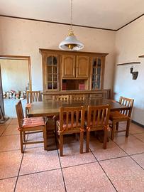 Tavolo da pranzo in legno massello con 8 sedie