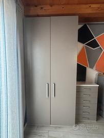 Armadio, cassettiera e scrivania coordinati