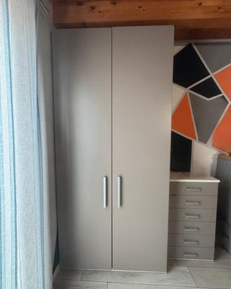 Armadio, cassettiera e scrivania coordinati