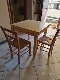 Tavolo cucina e coppia sedia