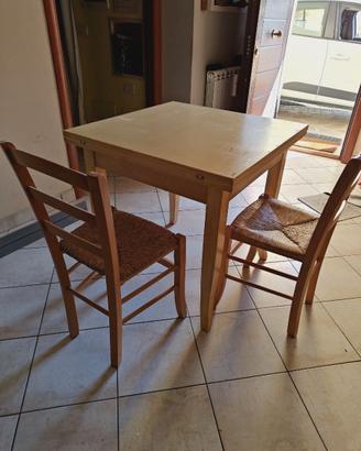 Tavolo cucina e coppia sedia