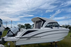 Beneteau Antares 8 OB c/ Honda 200 cv