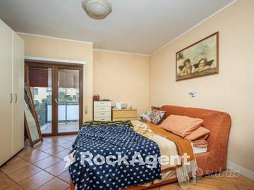 BILOCALE ARREDATO CON BALCONE