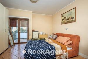 BILOCALE ARREDATO CON BALCONE