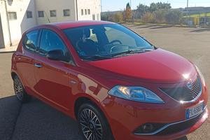 lancia Ypsilon Echo chic Gold GPL 