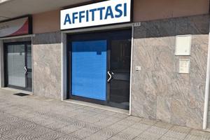 Locale Commerciale con vetrina su strada