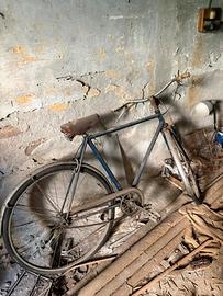 Bicicletta antica da sistemare
