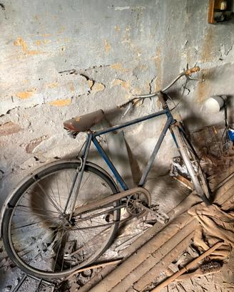 Bicicletta antica da sistemare