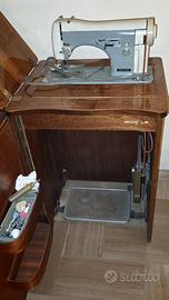 Macchina da cucire vintage Necchi Mod. 65
