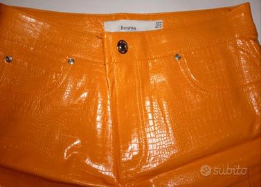 Pantaloni in pelle Bershka