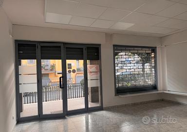 Locale commerciale c/1 mq 65 - finocchio centrale